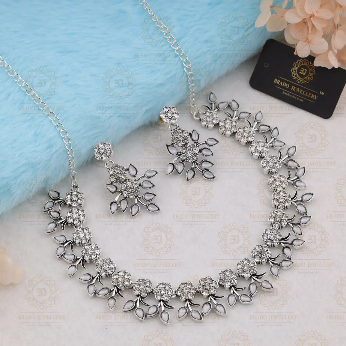 Brass Jewel Set (White, Silver)